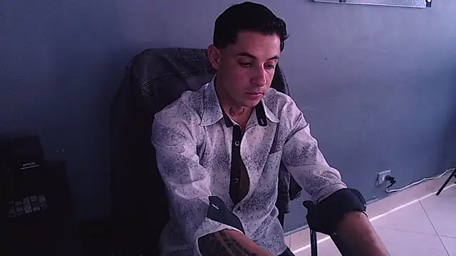 Snapshot of Erick_Wall chatting on January 2025 06:10:02 PM Erick Wall online show from January 2025 06:10:02 PM