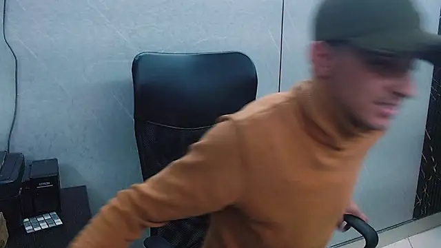 Snapshot of Erick_Wall chatting on February 2025 05:26:02 AM Erick Wall online show from February 2025 05:26:02 AM