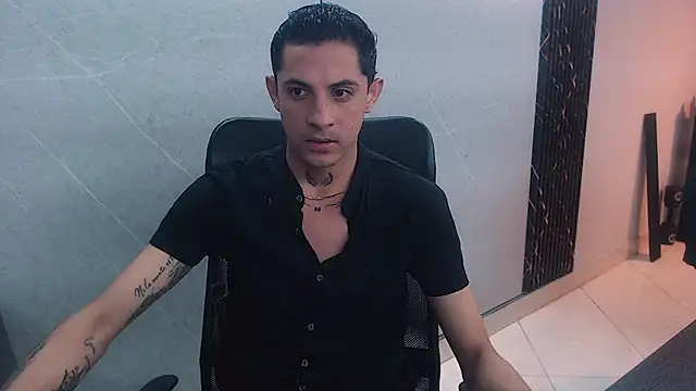 Snapshot of Erick_Wall chatting on February 2025 01:13:02 AM Erick Wall online show from February 2025 01:13:02 AM