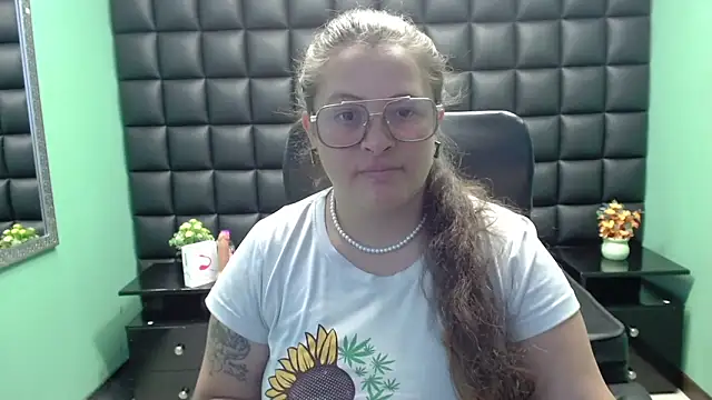 SaraThomso online show from February 2025 01:30:01 PM