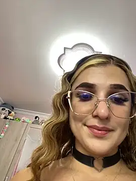 Snapshot of caroline_jonson chatting on December 2024 10:07:02 PM caroline jonson online show from December 2024 10:07:02 PM