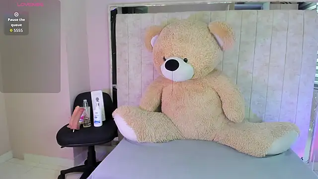 Snapshot of Danna_777_ chatting on October 2025 08:09:02 PM Danna 777 online show from October 2025 08:09:02 PM