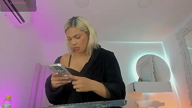 Shelynna azzul online show from November 2025 07:40:03 PM