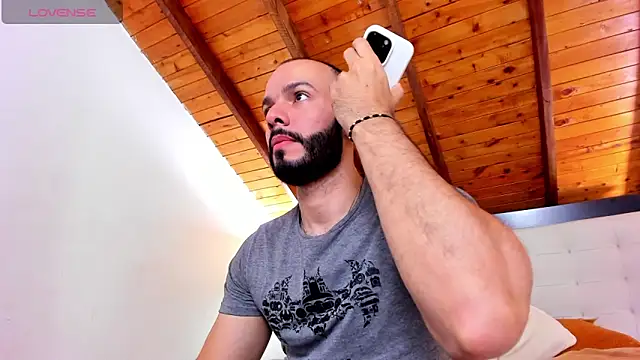 Tom Bailey online show from October 2025 12:58:01 PM