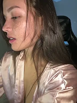 Snapshot of MisFrekcles_ chatting on October 2025 09:21:01 AM MisFrekcles online show from October 2025 09:21:01 AM