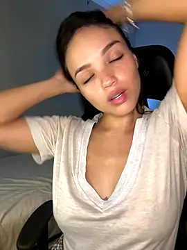 Snapshot of MisFrekcles_ chatting on October 2025 08:13:01 AM MisFrekcles online show from October 2025 08:13:01 AM