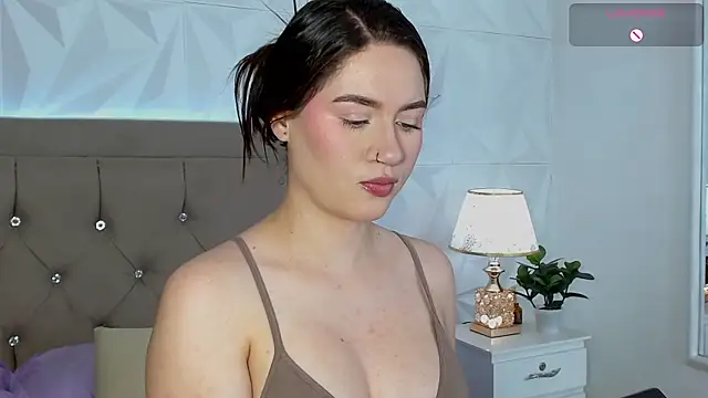 Snapshot of Gwen_drew chatting on May 2026 01:19:01 PM Gwen drew online show from May 2026 01:19:01 PM