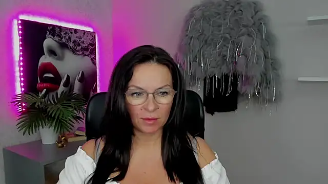 HelenLuxx online show from March 2025 05:24:02 PM