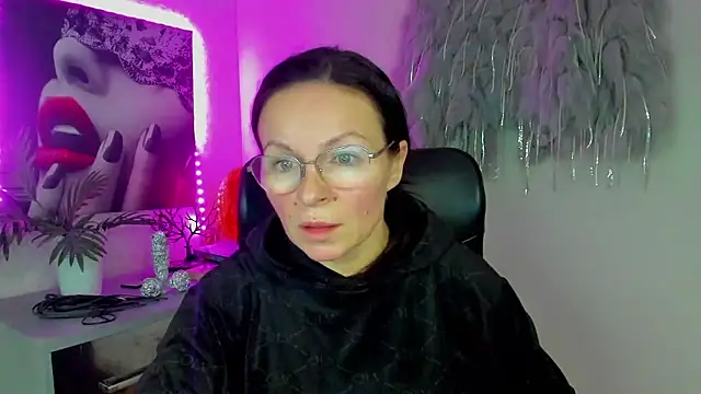 HelenLuxx online show from January 2026 04:22:01 PM