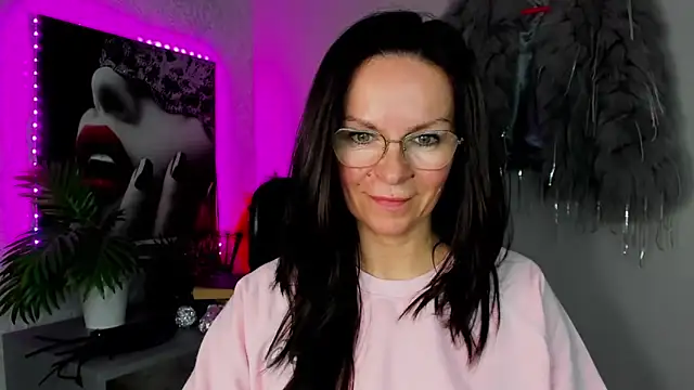 HelenLuxx online show from April 2026 02:48:02 PM