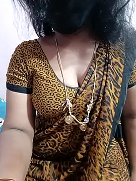 Snapshot of louise92 chatting on June 2026 05:42:02 AM louise92 online show from June 2026 05:42:02 AM