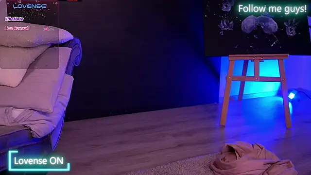 AriaVoss online show from October 2025 08:18:02 PM