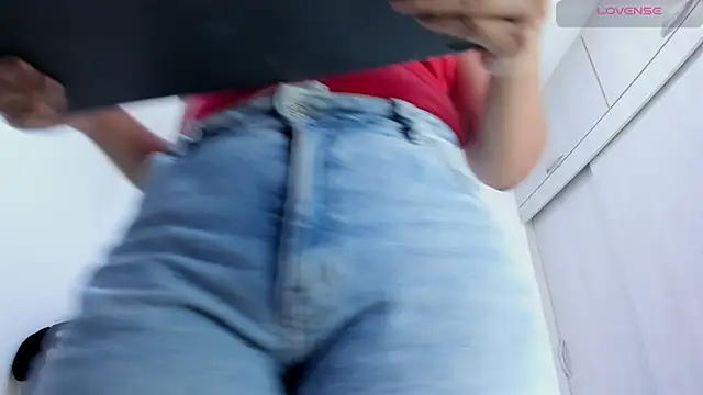 Amelia Debora Antonella online show from April 2026 04:32:01 PM