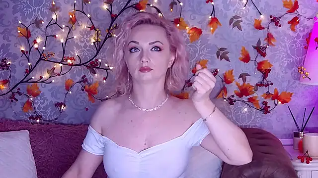 Snapshot of EllianaReese chatting on September 2025 01:40:02 AM EllianaReese online show from September 2025 01:40:02 AM