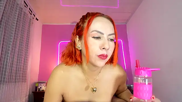 Snapshot of Niki_Fox111 chatting on January 2025 01:20:02 PM Niki Fox111 online show from January 2025 01:20:02 PM