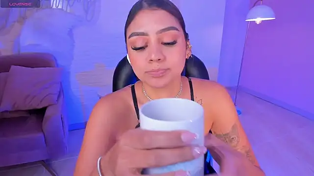 Snapshot of AllyJensen chatting on February 2025 01:06:01 PM AllyJensen online show from February 2025 01:06:01 PM