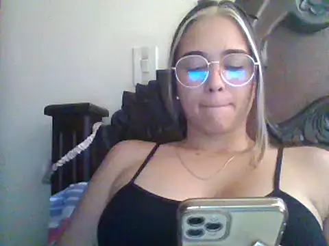 trianabell online show from December 2024 04:10:01 PM