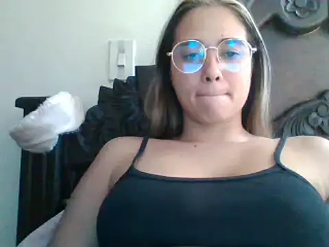 trianabell online show from January 2025 07:31:02 PM