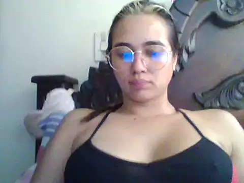 trianabell online show from February 2025 05:18:02 PM