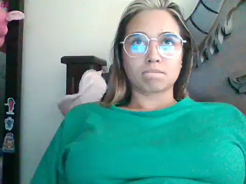 trianabell online show from February 2025 07:48:02 PM