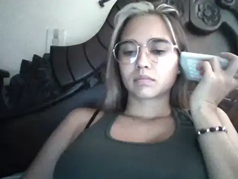 trianabell online show from February 2025 07:56:01 PM