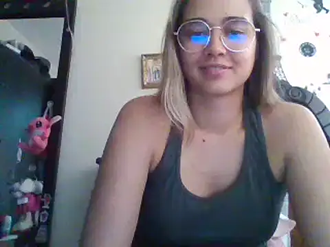 trianabell online show from February 2025 07:25:02 PM