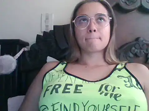 trianabell online show from February 2025 05:48:02 PM