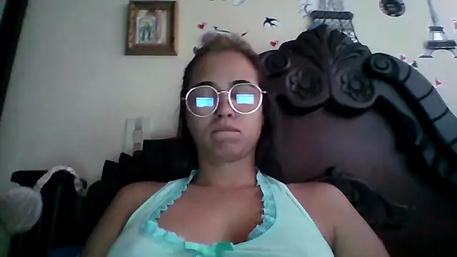 trianabell online show from September 2025 03:23:02 PM