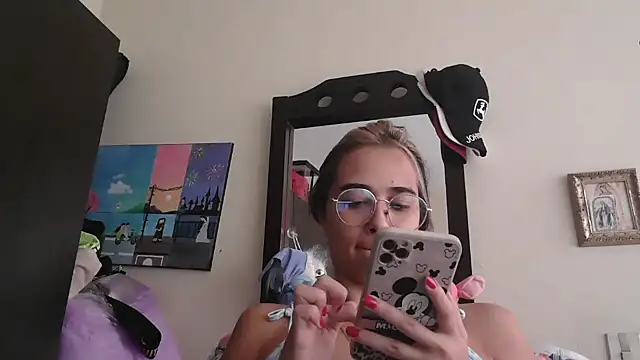 trianabell online show from April 2026 04:15:01 PM