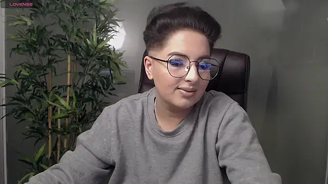 BustyAllyy online show from January 2025 09:36:01 PM