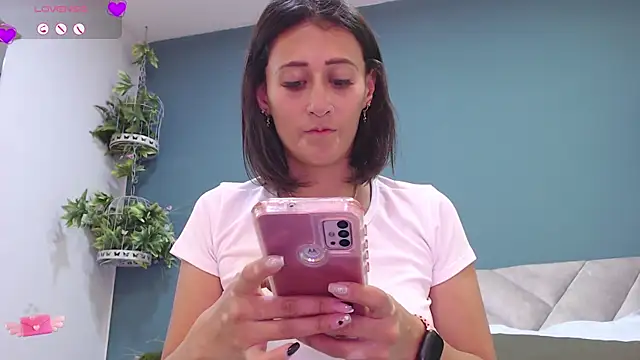 Snapshot of SharisWillian chatting on February 2025 03:08:02 AM SharisWillian online show from February 2025 03:08:02 AM