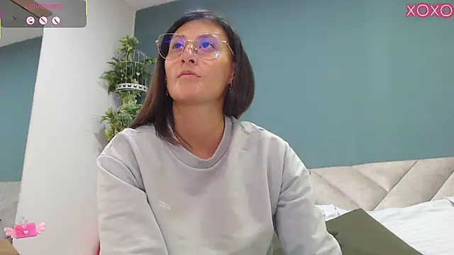 Snapshot of SharisWillian chatting on September 2025 03:39:02 AM SharisWillian online show from September 2025 03:39:02 AM