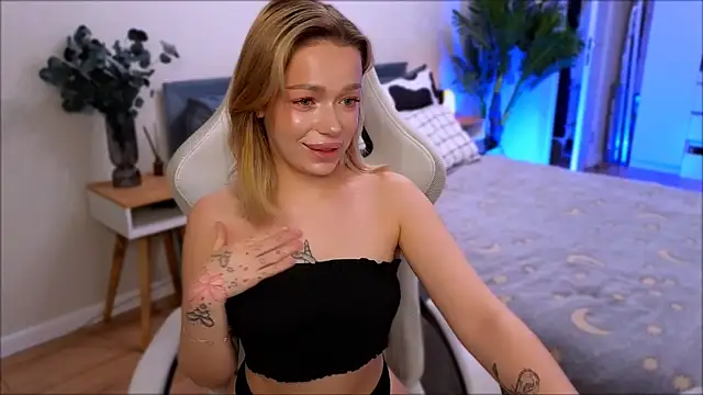 Lily Yin online show from December 2025 07:23:01 AM