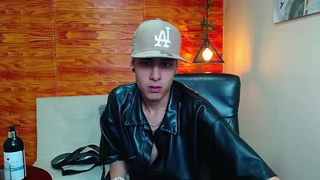 Bastiaan 28 online show from January 2025 11:15:01 AM