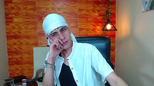 Bastiaan 28 online show from January 2025 01:02:01 AM