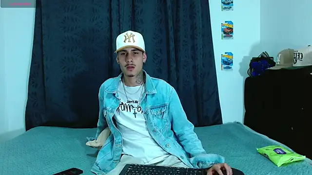 Bastiaan 28 online show from November 2025 03:28:01 AM