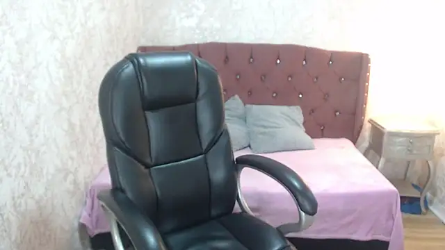 Snapshot of charlottemoonxz chatting on January 2025 02:46:01 PM charlottemoonxz online show from January 2025 02:46:01 PM