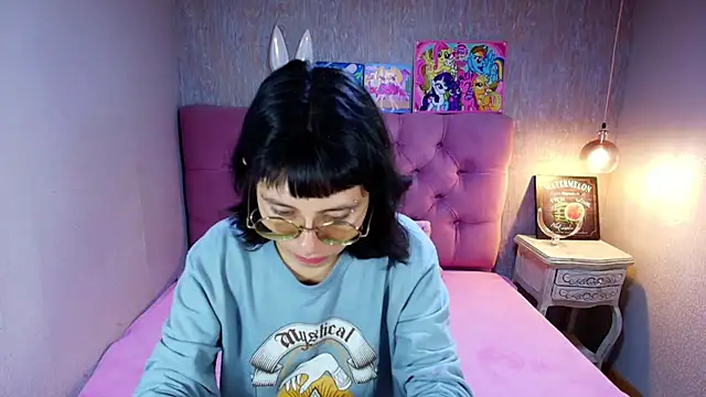 charlottemoonxz online show from July 2026 04:44:01 PM