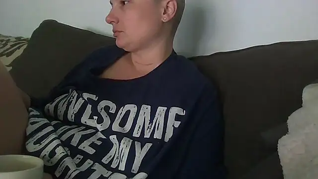 Snapshot of MilfyMrsRobinson chatting on June 2026 01:46:01 PM MilfyMrsRobinson online show from June 2026 01:46:01 PM