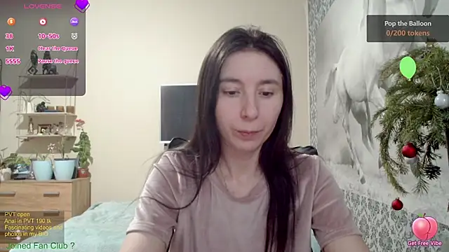 Snapshot of Wowpornoo chatting on December 2024 01:43:02 PM Wowpornoo online show from December 2024 01:43:02 PM