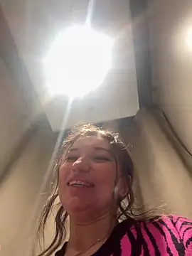 Snapshot of MooonReal chatting on March 2026 05:42:01 AM MooonReal online show from March 2026 05:42:01 AM