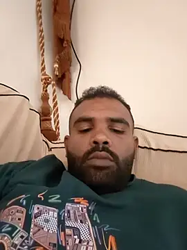 Snapshot of ListedLoin chatting on November 2025 10:43:02 AM ListedLoin online show from November 2025 10:43:02 AM