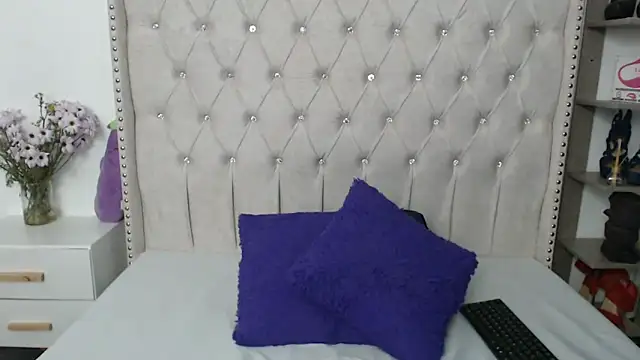 Abril Squirt online show from December 2024 08:47:01 AM