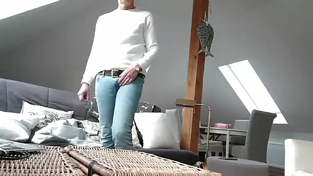 maxmueller321 online show from April 2026 07:42:02 AM