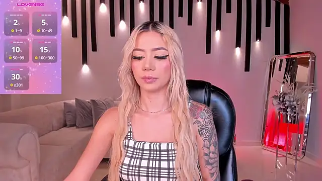 HannaConnor  online show from October 2025 08:53:02 PM