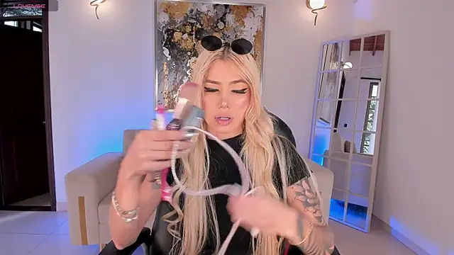 HannaConnor  online show from March 2026 06:08:01 PM