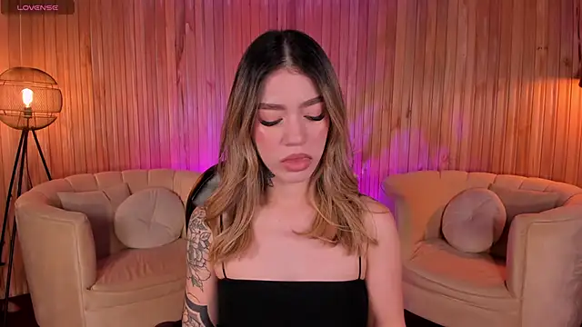 ViolettHansson online show from September 2025 06:41:02 PM