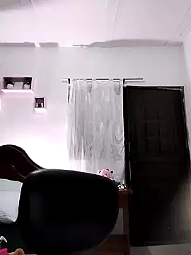 Snapshot of lunanataly chatting on January 2025 03:54:01 PM lunanataly online show from January 2025 03:54:01 PM