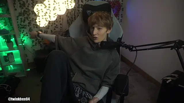 twinkben online show from October 2025 09:00:02 PM