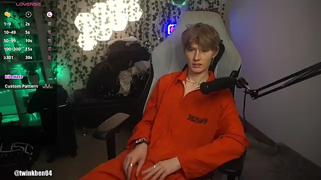 twinkben online show from October 2025 08:18:01 PM